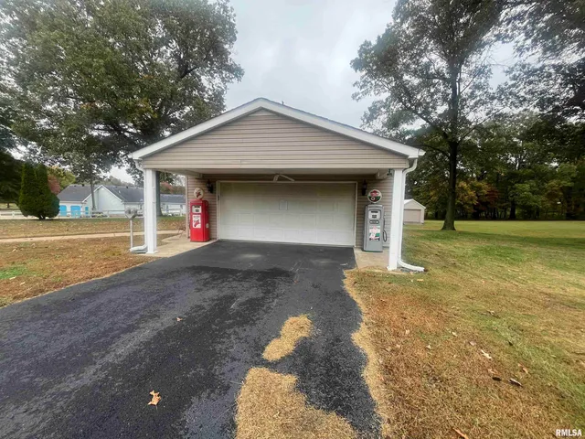$329,900 | 3220 Massac Creek Road, Metropolis, IL 62960