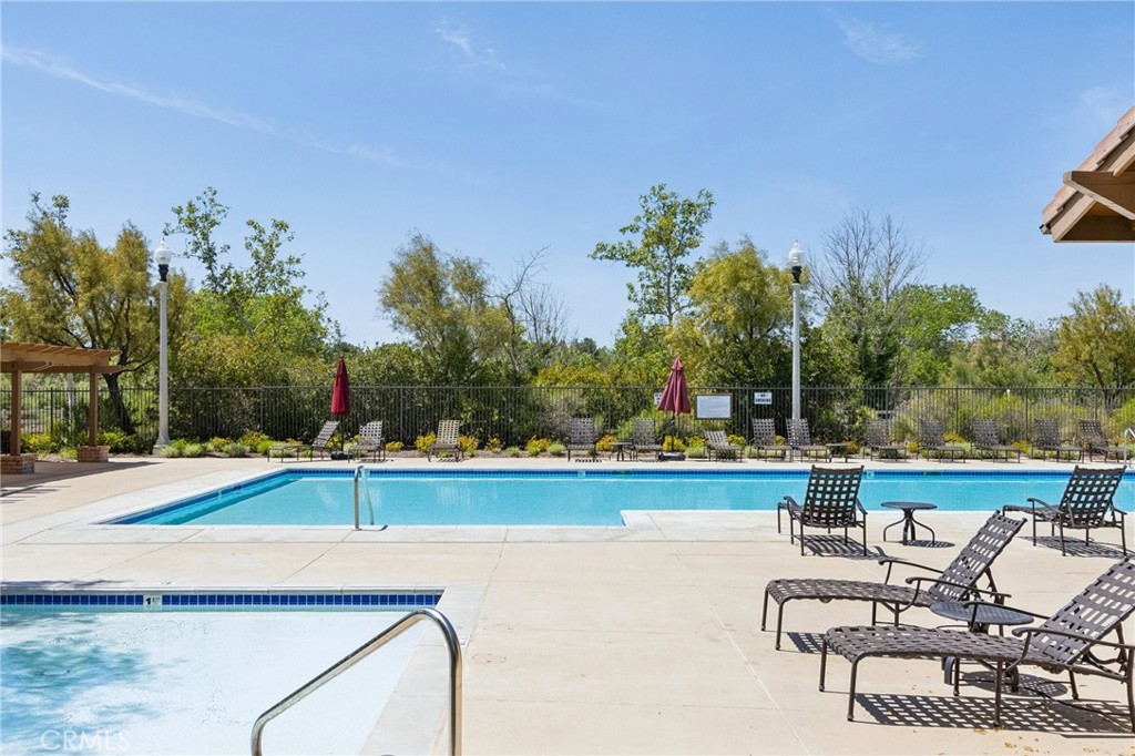 27436 Riverside Lane Valencia, CA 91354 - Photo 31 of 31 Community Pool