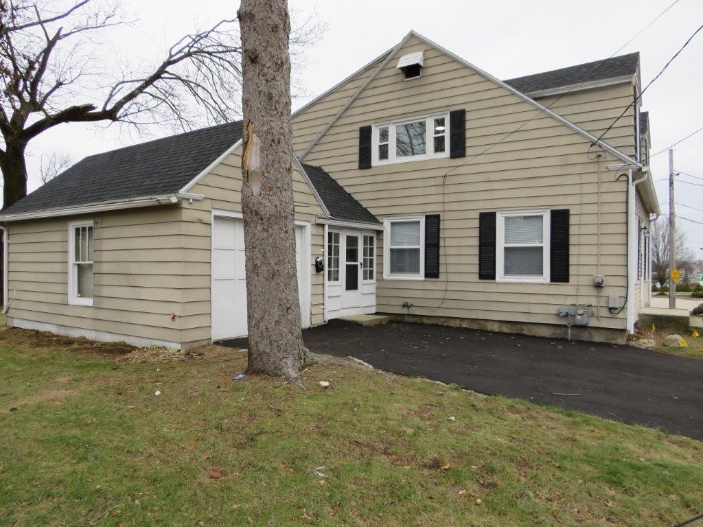 1213 Cumberland Hill Road Woonsocket, RI 02895 - Photo 4 of 31
