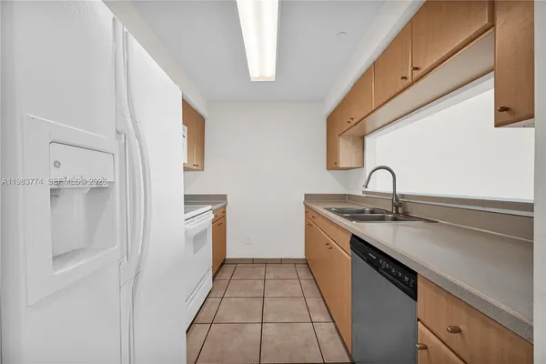 $2,699 | 2475 Brickell Avenue, Unit 703, Miami, FL 33129