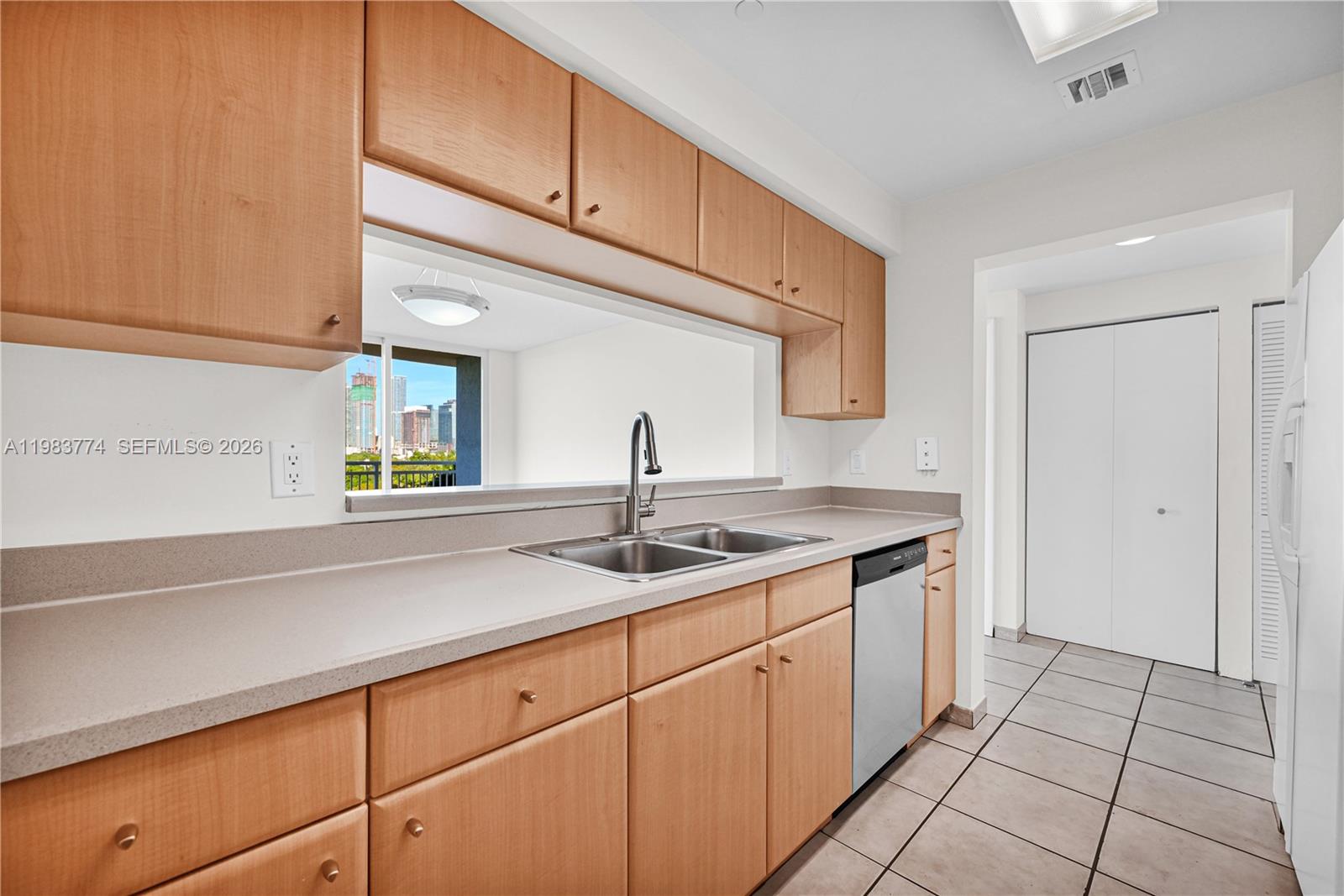 2475 Brickell Avenue, Unit 703 Miami, FL 33129 - Photo 14 of 30