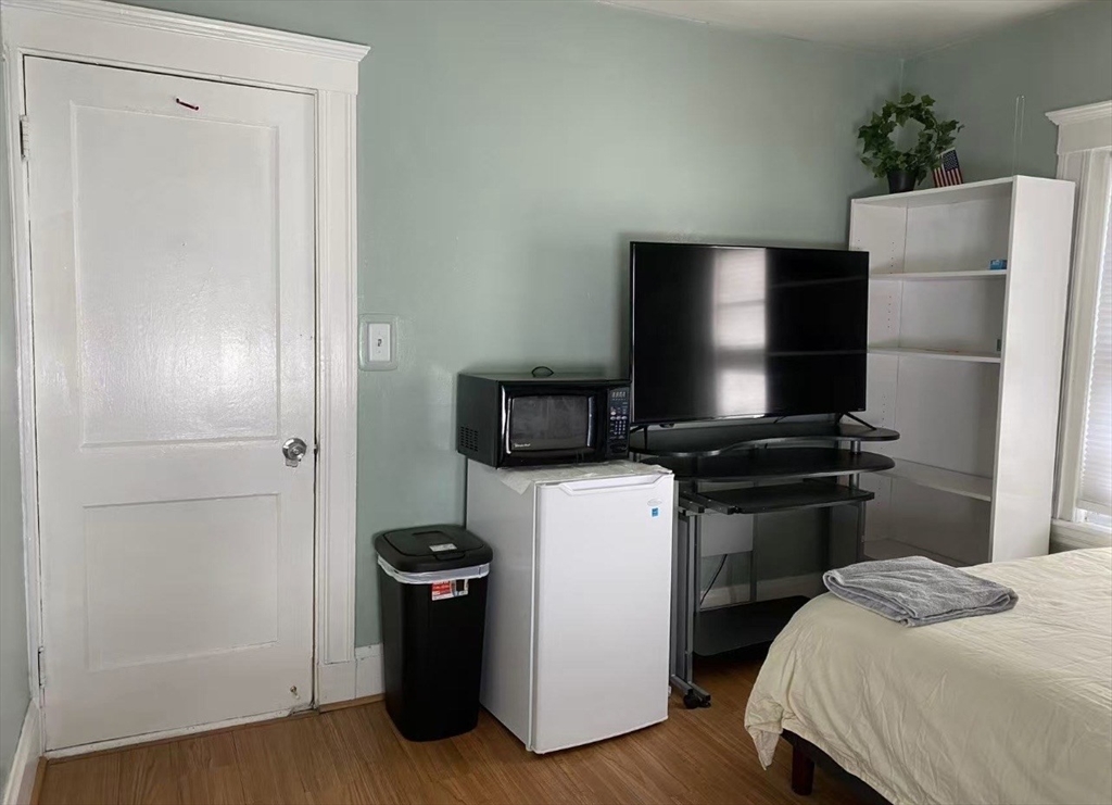 20 Ellington Road Quincy, MA 02170 - Photo 10 of 15 Gallery Image 10