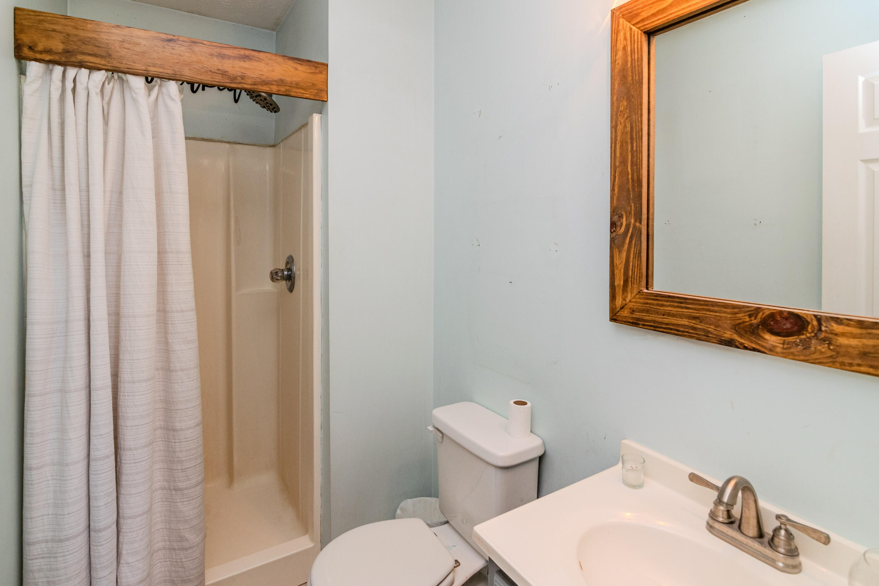 3023 Lettered Oak Road Albany, KY 42602 - Photo 16 of 49 Primary bathroom