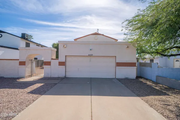 $2,000 | 4439 West Wescott Drive, Glendale, AZ 85308