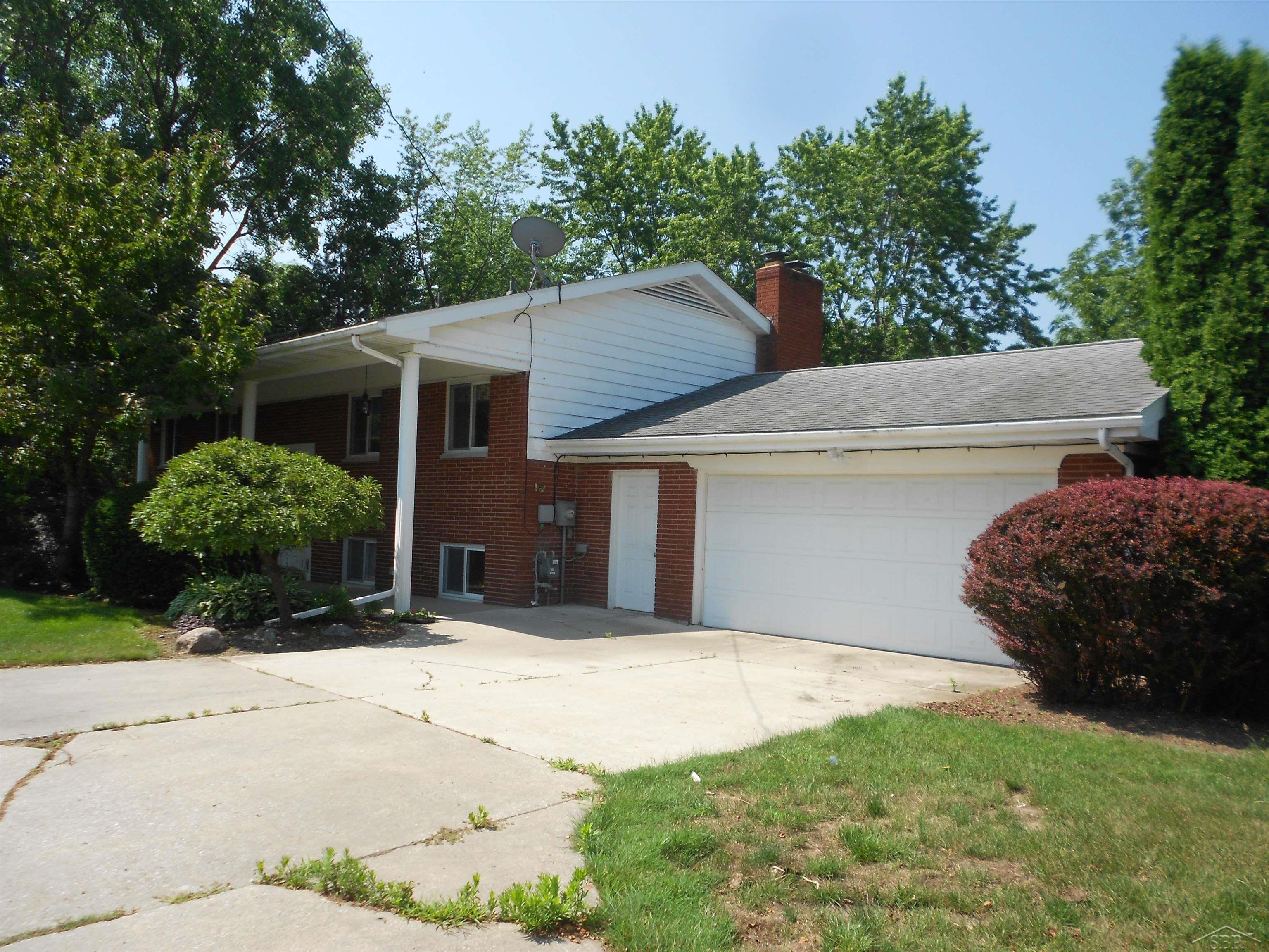 6825 Midland Road Freeland, MI 48623 - Photo 2 of 30 50114240-1.JPG