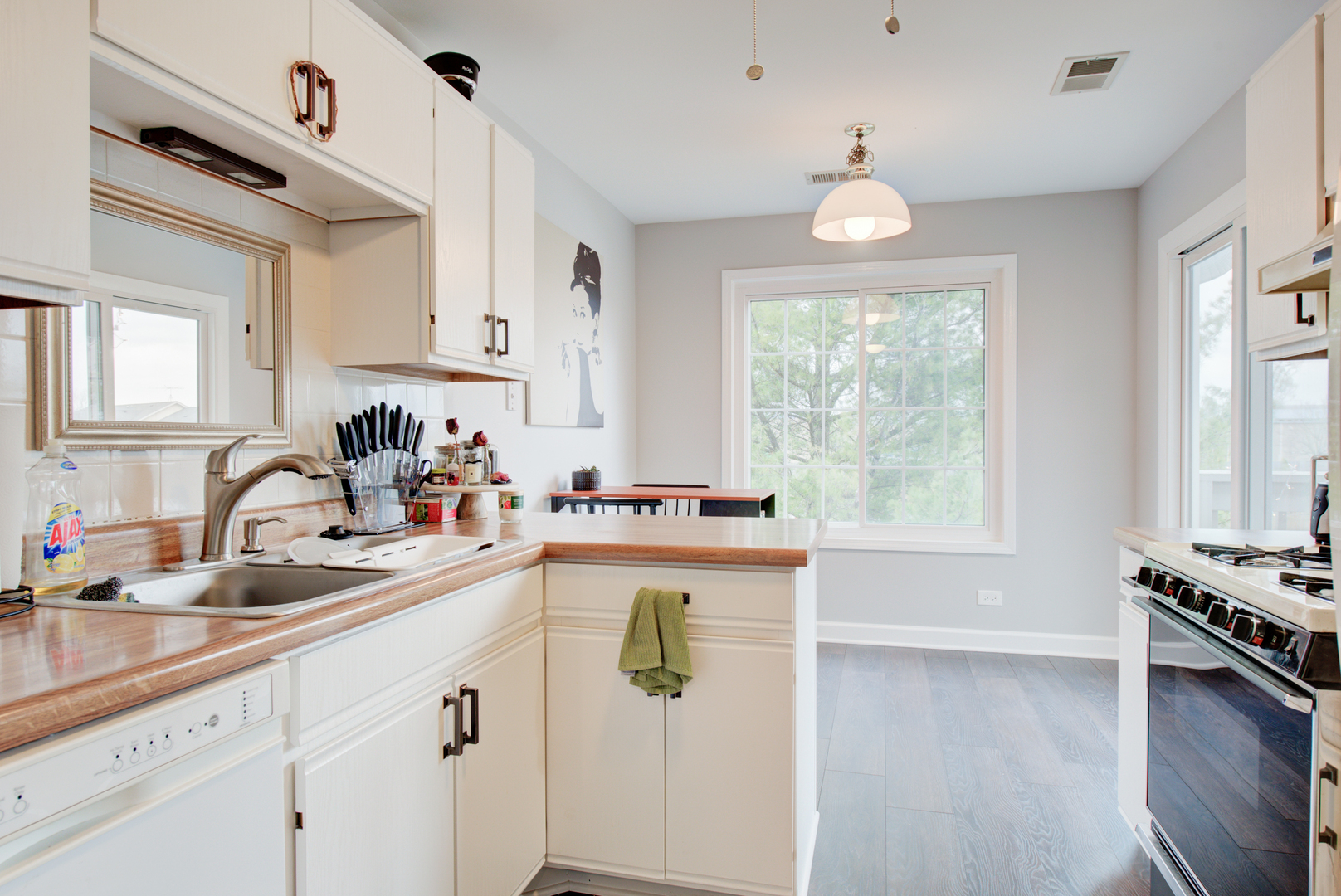 2458 Charleston Drive, Unit 6 Schaumburg, IL 60193 - Photo 20 of 31 a kitchen that has a lot of cabinets and wooden floor
