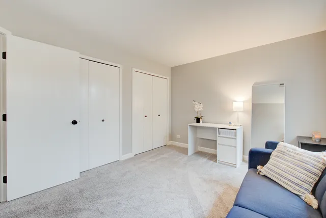 $2,450 | 2458 Charleston Drive, Unit 6, Schaumburg, IL 60193