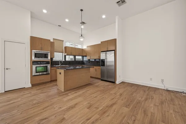 $3,200 | 724 Ruthven Street, Houston, TX 77019