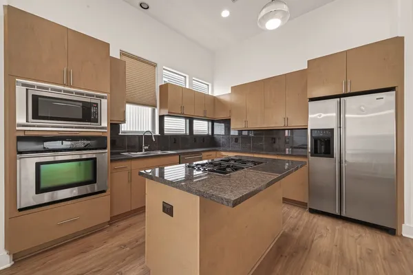 $3,200 | 724 Ruthven Street, Houston, TX 77019