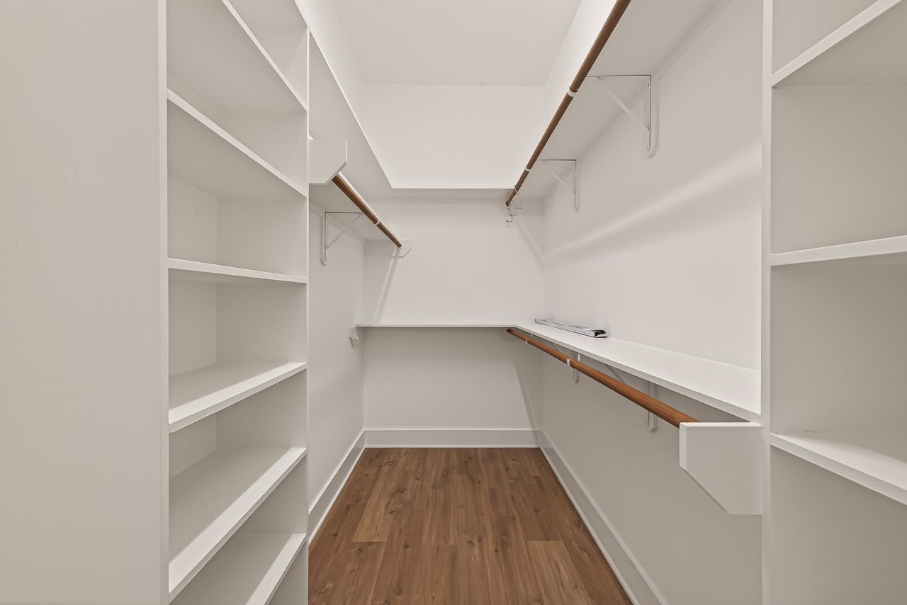 724 Ruthven Street Houston, TX 77019 - Photo 33 of 44 Huge walk-in closet in the Primary