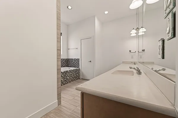 $3,200 | 724 Ruthven Street, Houston, TX 77019