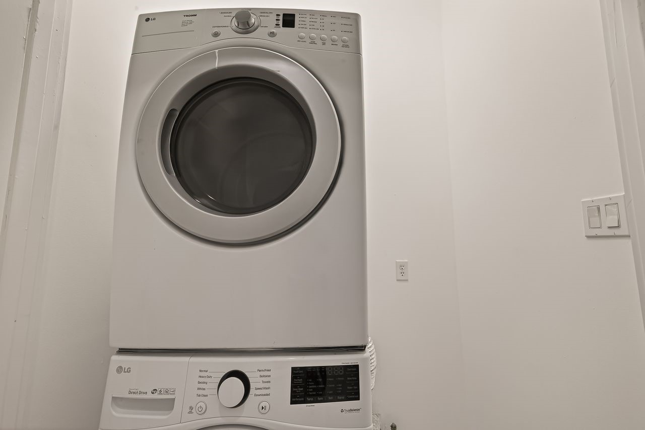 724 Ruthven Street Houston, TX 77019 - Photo 39 of 44 Washer and dryer located on 3rd floor. There is also a washer and dryer located in the garage for convienence.