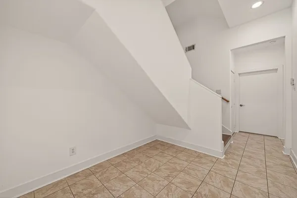 $3,200 | 724 Ruthven Street, Houston, TX 77019