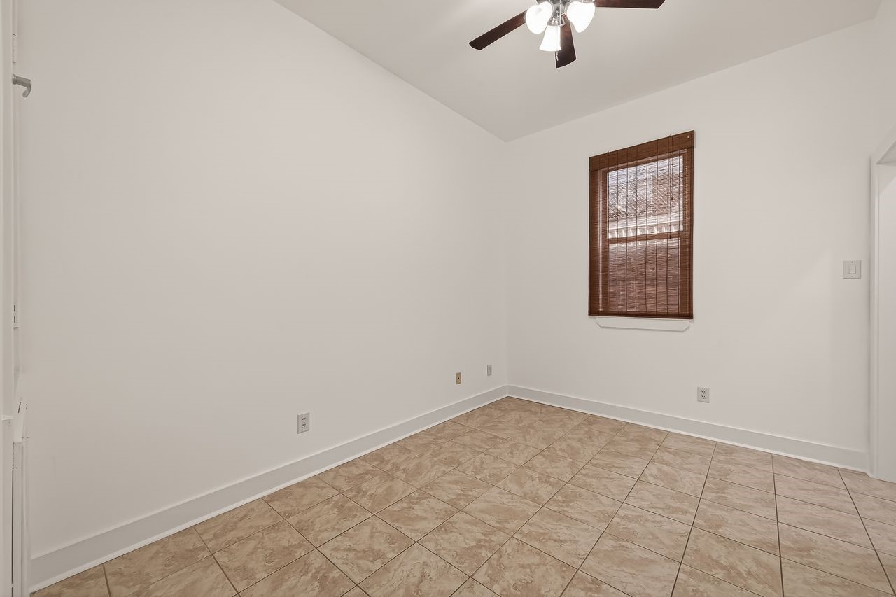 724 Ruthven Street Houston, TX 77019 - Photo 6 of 44 1st floor secondary bedroom.