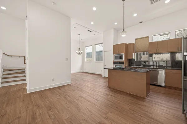 $3,200 | 724 Ruthven Street, Houston, TX 77019