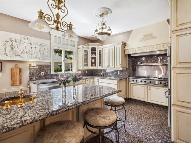 $1,195,000 | 31 Lenox Street, Worcester, MA 01602