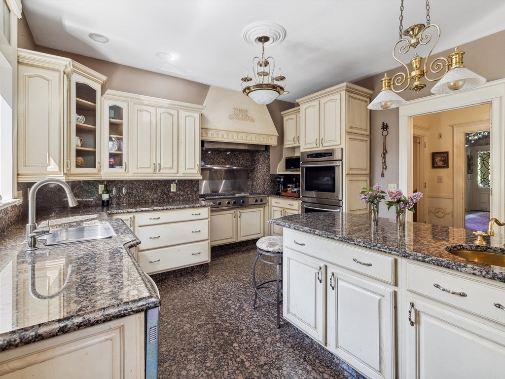 31 Lenox Street Worcester, MA 01602 - Photo 16 of 42