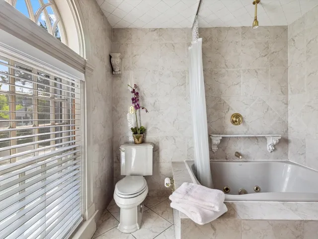 $1,195,000 | 31 Lenox Street, Worcester, MA 01602