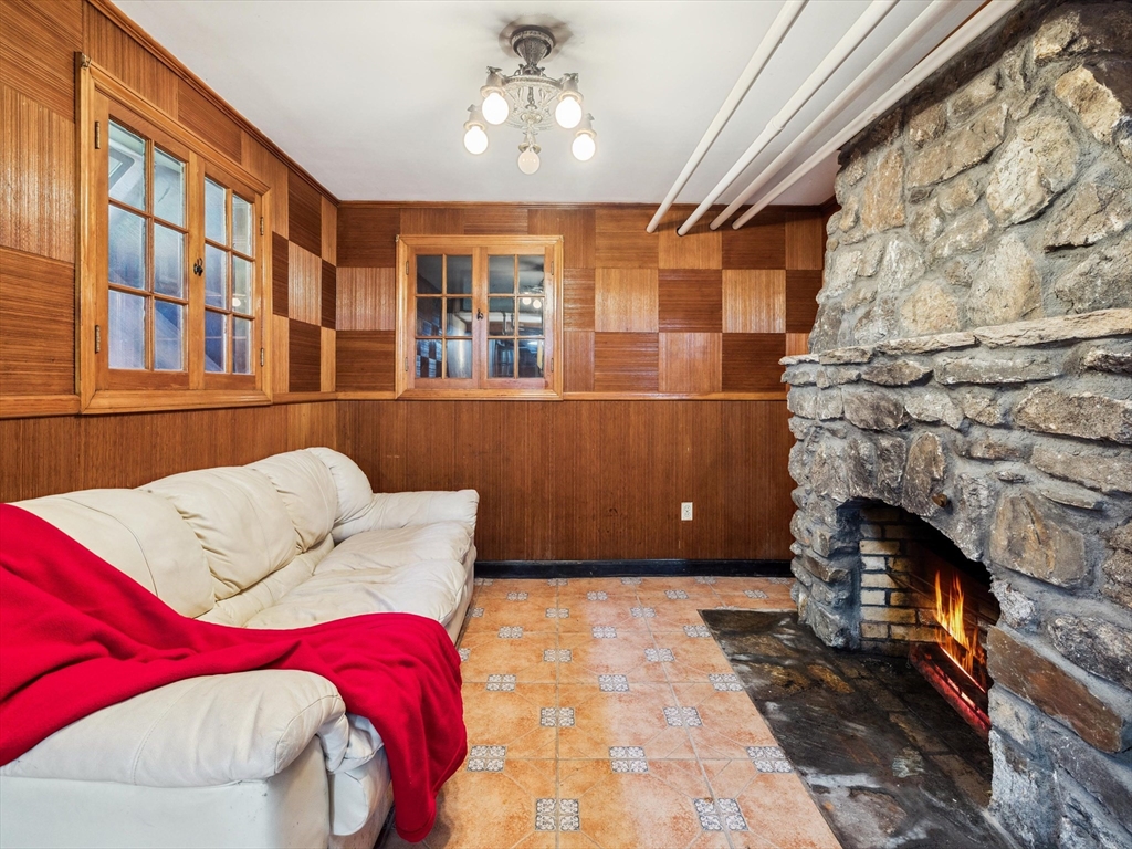 31 Lenox Street Worcester, MA 01602 - Photo 34 of 42