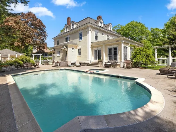 $1,145,000 | 31 Lenox Street, Worcester, MA 01602