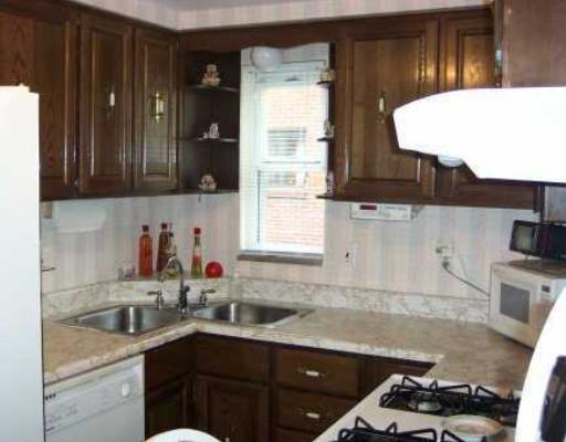 2346 Rose Garden Road Pittsburgh, PA 15220 - Photo 4 of 8 Kitchen.