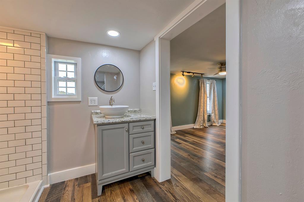 805 Meadowbrook Road Trafford, PA 15085 - Photo 14 of 27 Primary bathroom