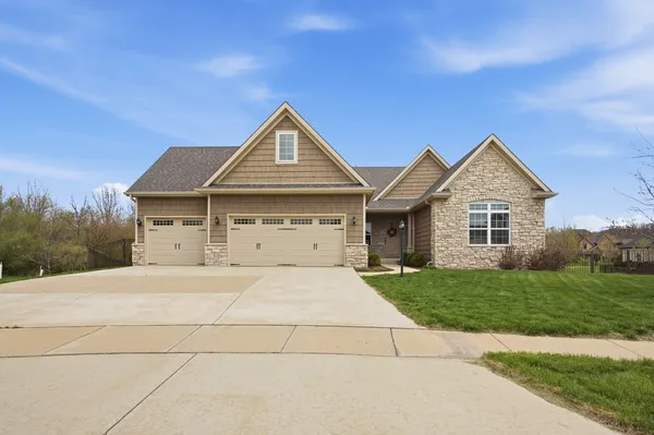$559,000 | 1204 Ashford Court, Mahomet, IL 61853
