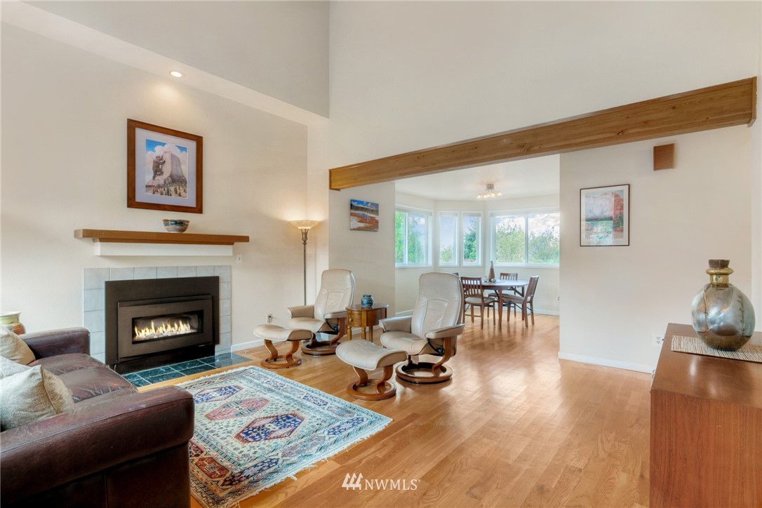 17807 85th Place Northeast Bothell, WA 98011 - Photo 3 of 27 Gallery Image 3