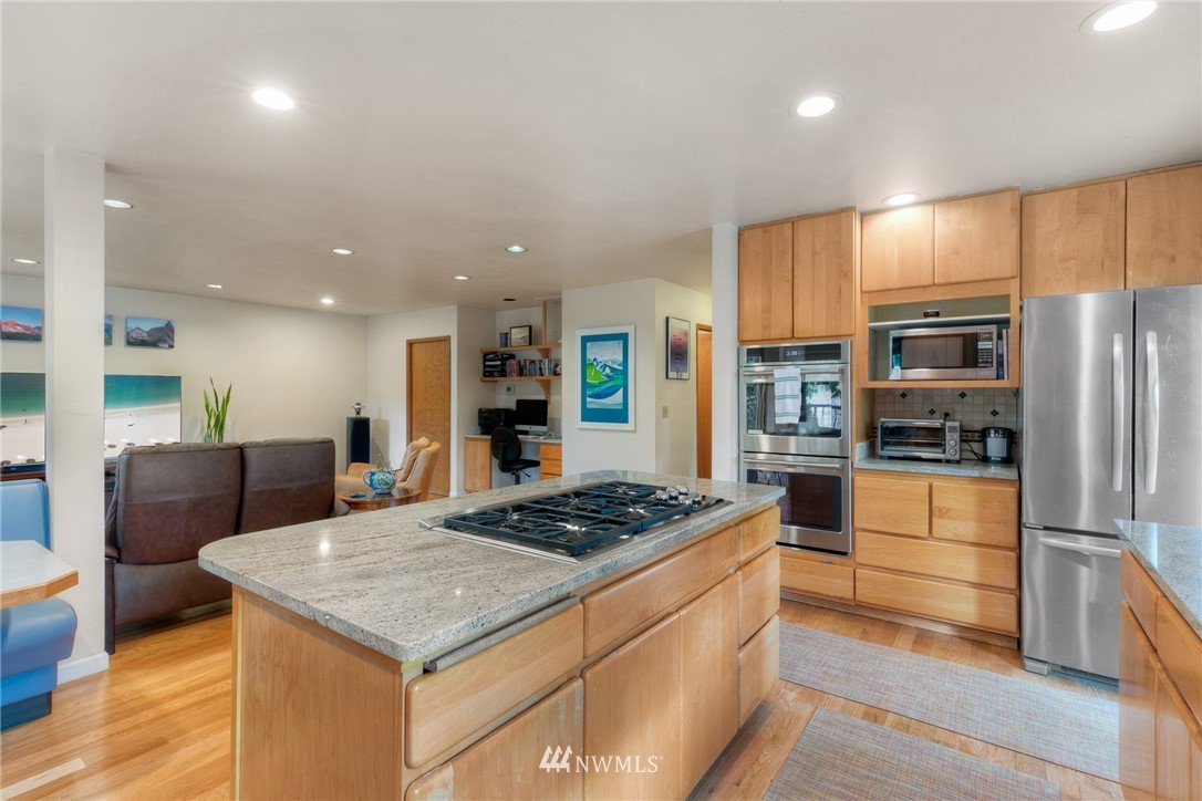 17807 85th Place Northeast Bothell, WA 98011 - Photo 9 of 27 Gallery Image 9