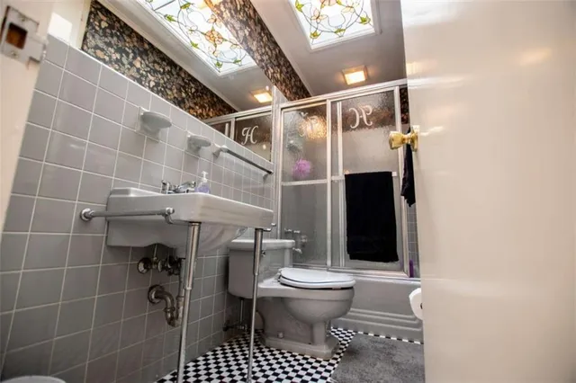 a bathroom with a toilet and a shower