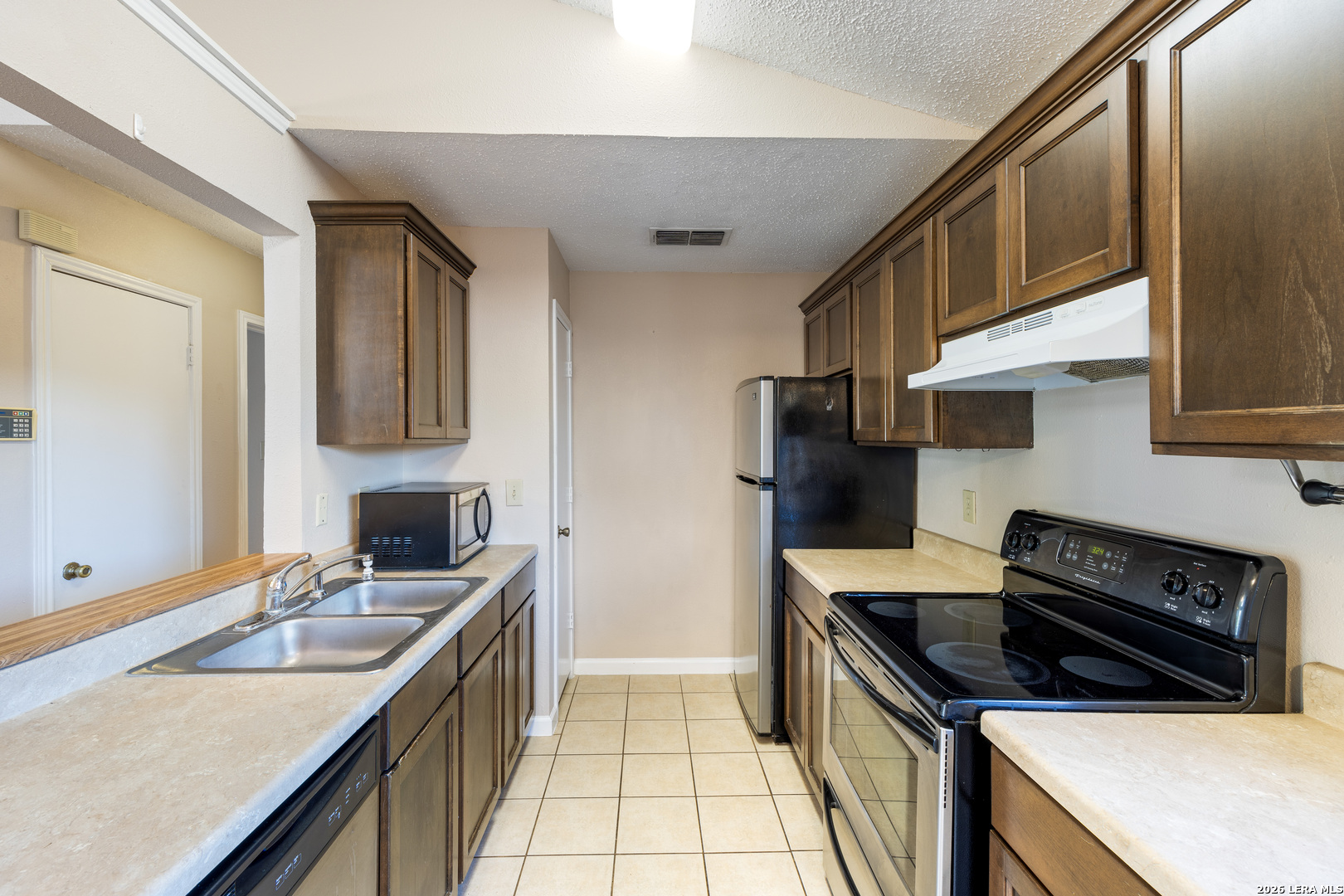 9140 Timber Path, Unit 2204 San Antonio, TX 78250 - Photo 7 of 18