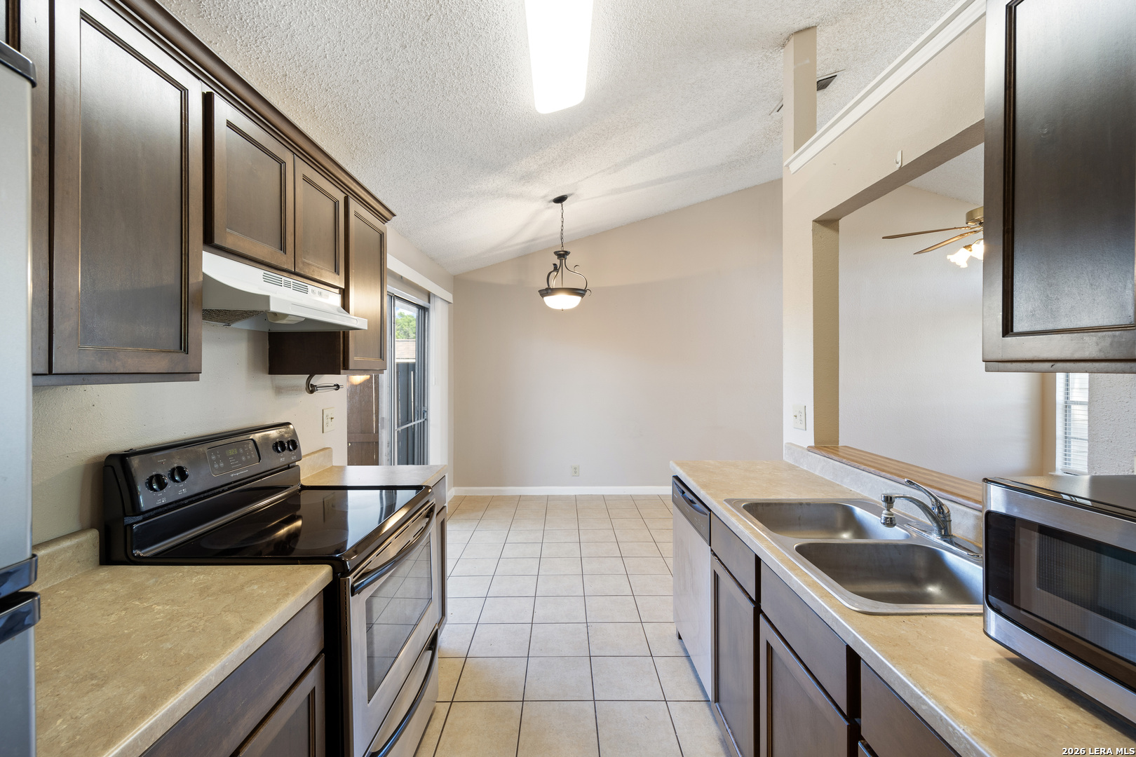 9140 Timber Path, Unit 2204 San Antonio, TX 78250 - Photo 8 of 18