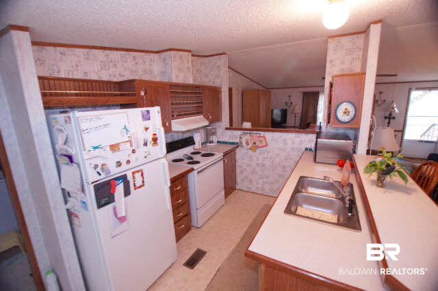 12691 3rd Avenue Foley, AL 36535 - Photo 5 of 14 Kitchen 3