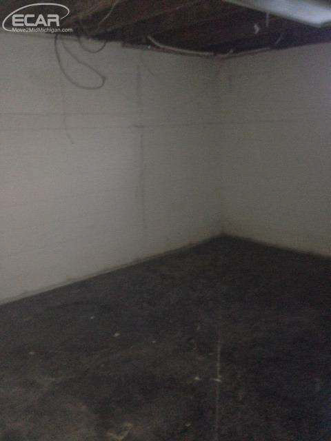 2104 Miller Road Flint, MI 48503 - Photo 29 of 43 20428961-28.JPG