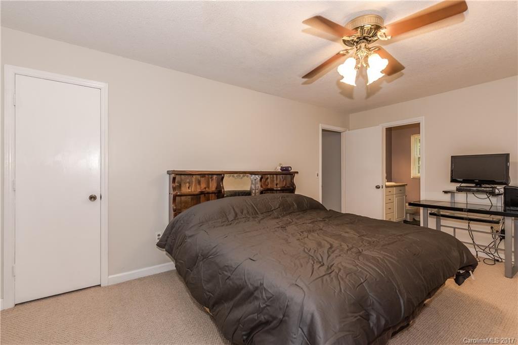 12109 Painted Tree Road Charlotte, NC 28226 - Photo 12 of 16 Gallery Image 12