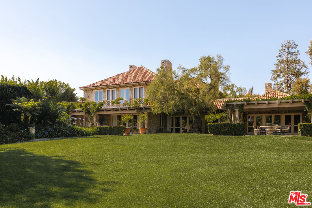 423 North Faring Road Los Angeles, CA 90077 - Photo 19 of 35