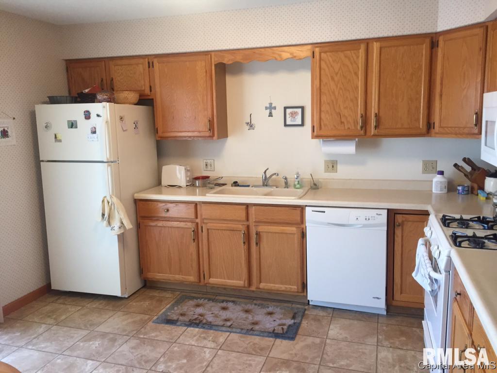 409 Bellerive Road Springfield, IL 62704 - Photo 3 of 7
