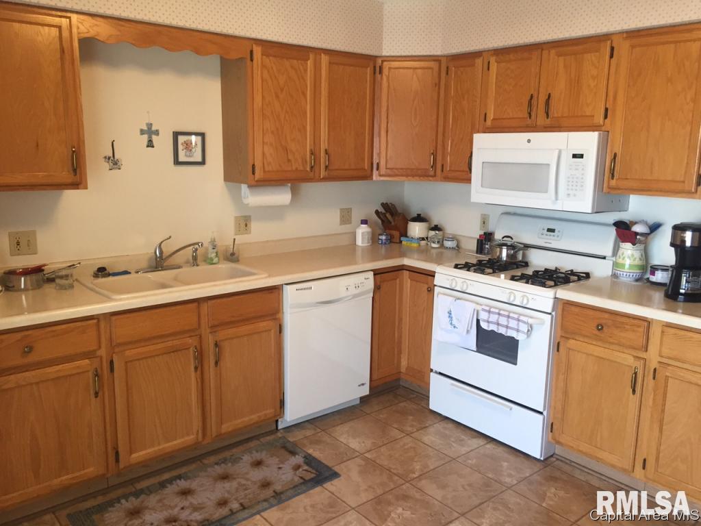 409 Bellerive Road Springfield, IL 62704 - Photo 4 of 7