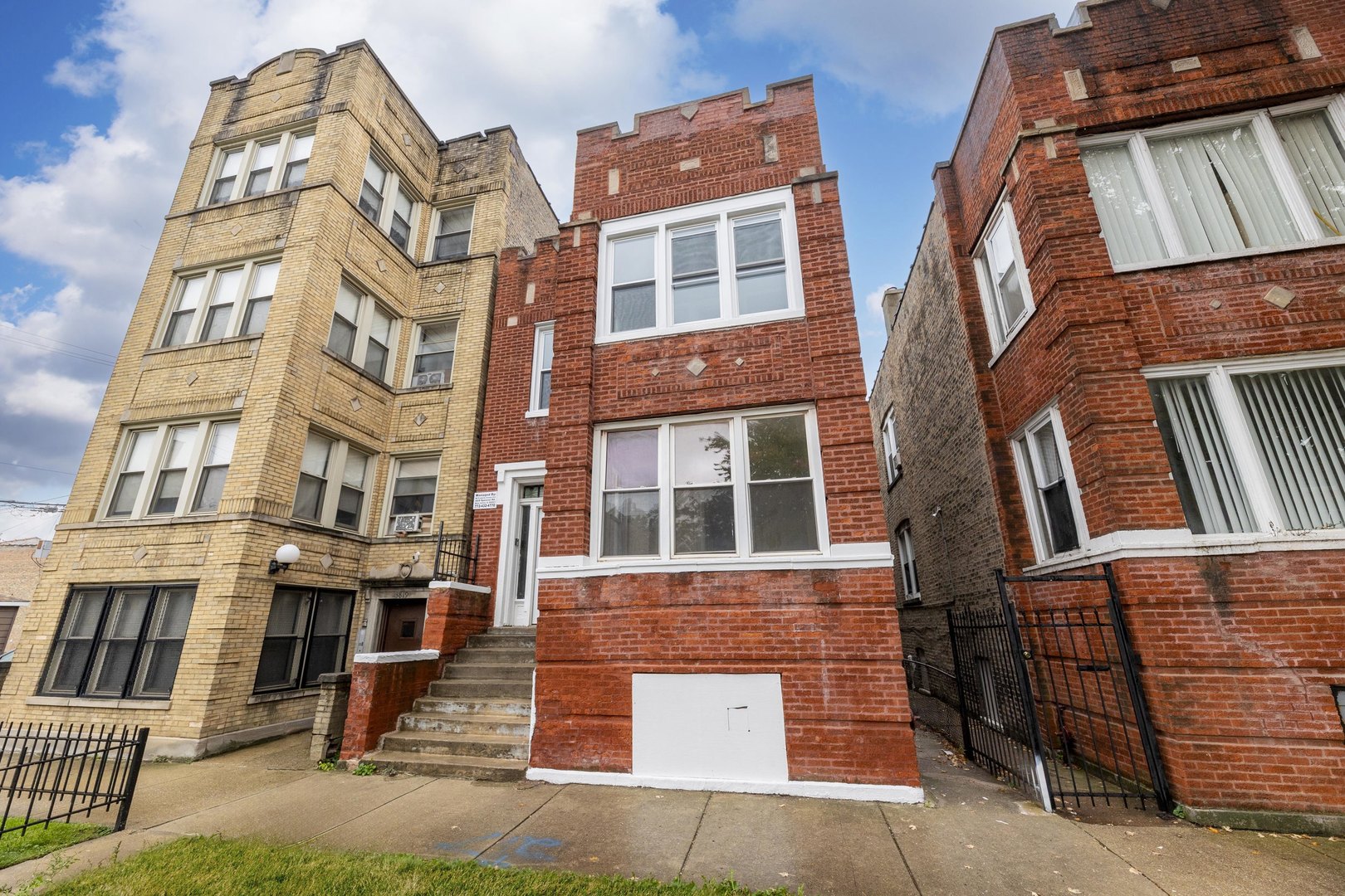 3821 West Fillmore Street, Unit 2B Chicago, IL 60624 - Photo 11 of 11 front view of a building