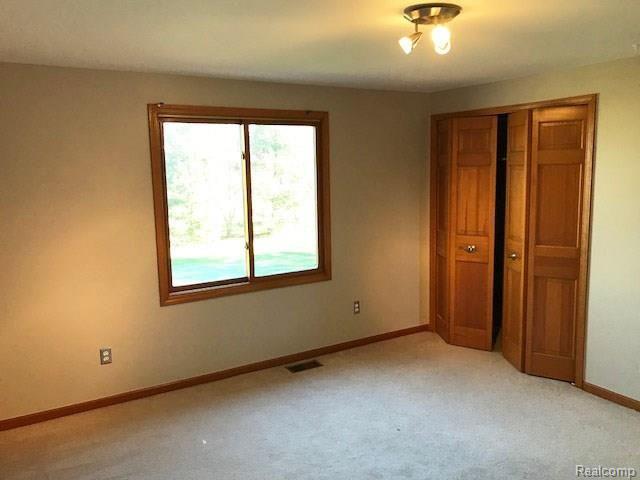 348 Oakbridge Drive Rochester, MI 48306 - Photo 21 of 35