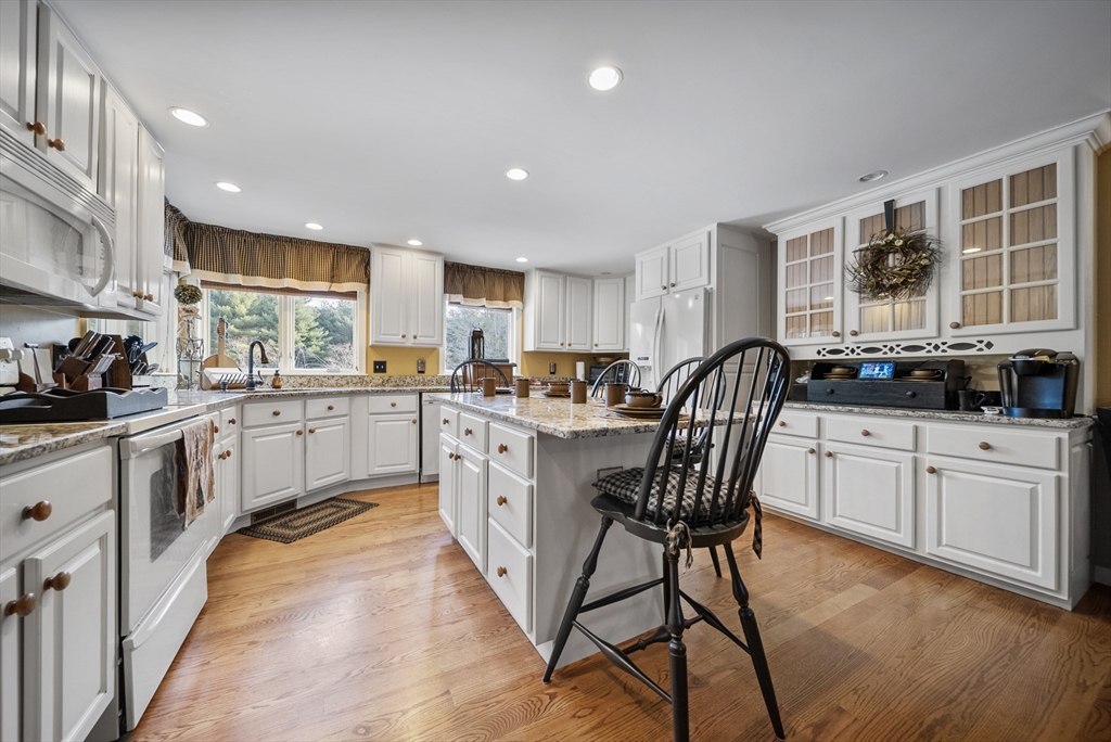 69 Farquhar Road Sturbridge, MA 01566 - Photo 4 of 42