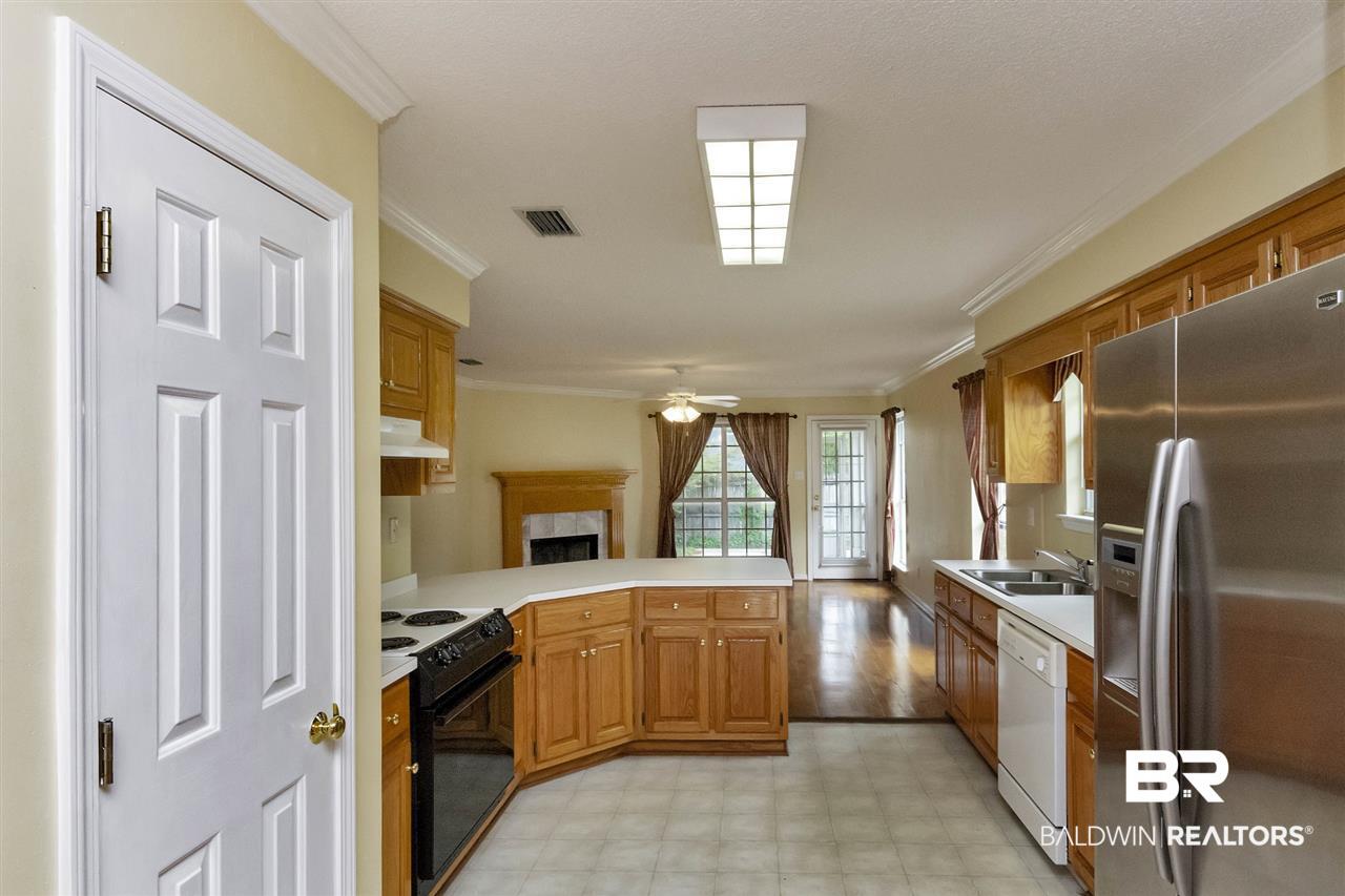 850 Louise Avenue Mobile, AL 36609 - Photo 7 of 38