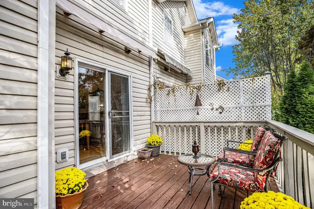 a view of sitting area with chairs
