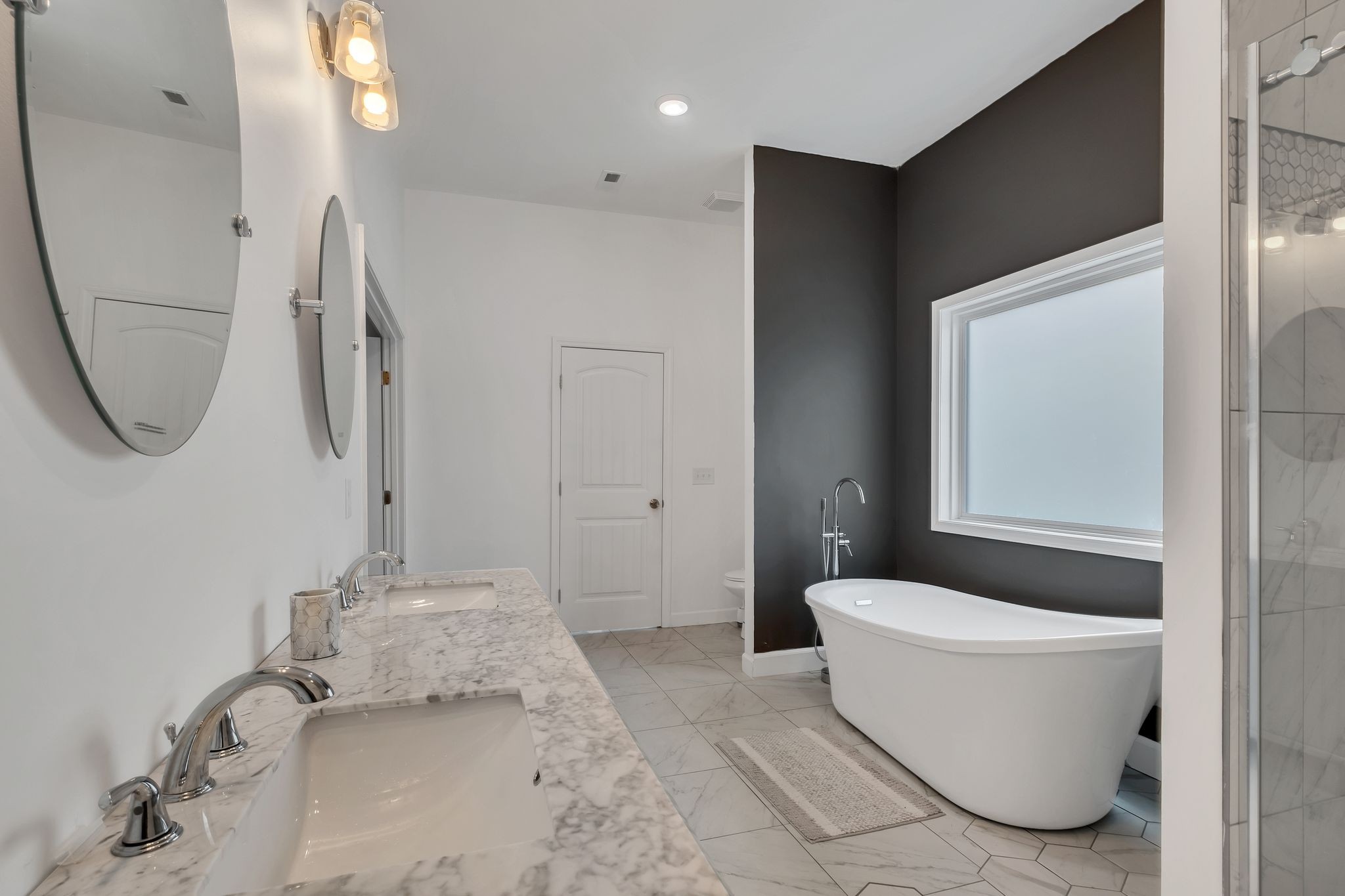 310 Christopher Lane Lawrenceburg, TN 38464 - Photo 17 of 50 a bathroom with a bathtub and shower