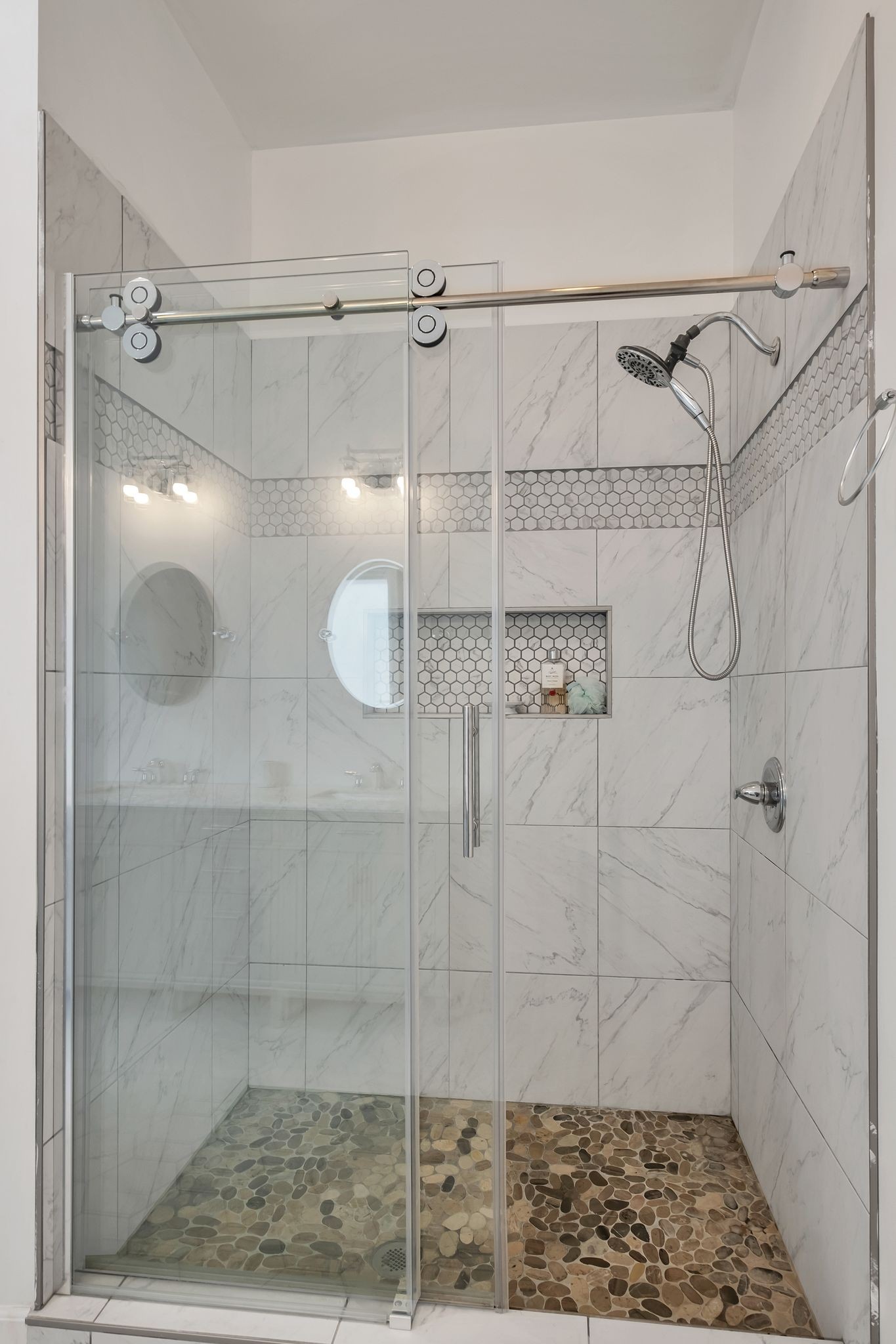 310 Christopher Lane Lawrenceburg, TN 38464 - Photo 20 of 50 a bathroom with a shower