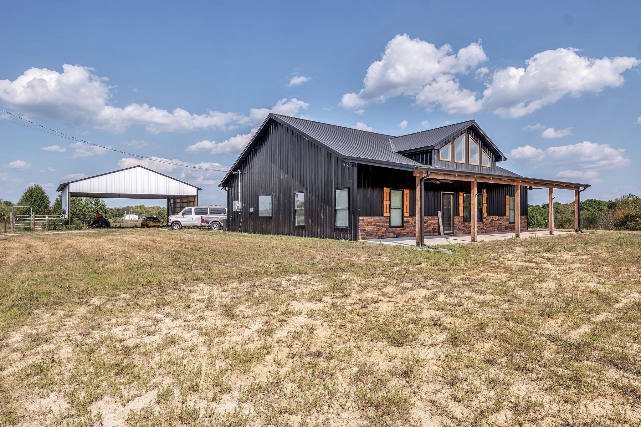 310 Christopher Lane Lawrenceburg, TN 38464 - Photo 3 of 50 a front view of house with yard