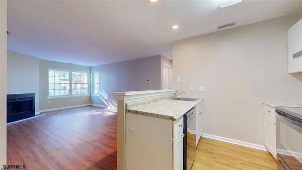 $1,700 | 30 Driftwood Court, Unit 30, Smithville, NJ 08205