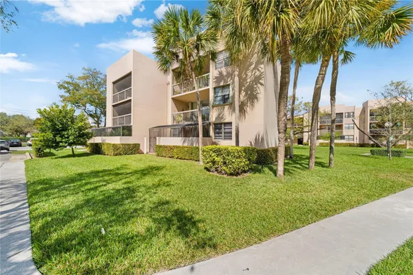 $290,000 | 10425 Southwest 112th Avenue, Unit 127, Miami, FL 33176