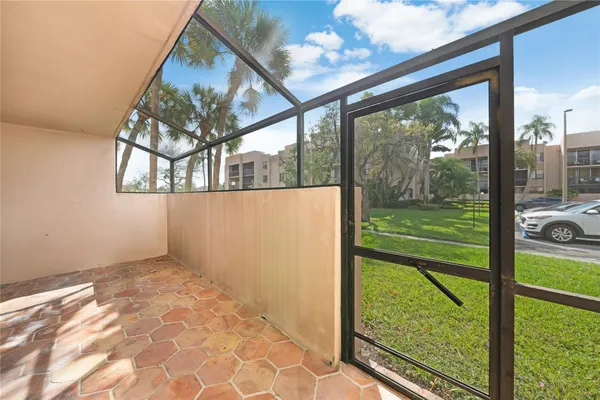 $290,000 | 10425 Southwest 112th Avenue, Unit 127, Miami, FL 33176