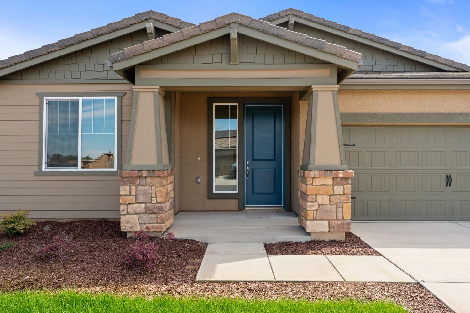 1237 Cathedral Court South Madera, CA 93636 - Photo 3 of 37